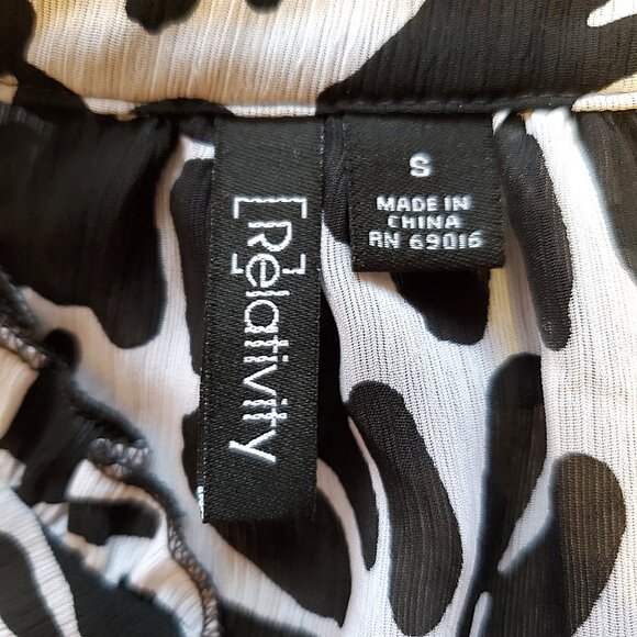 Black & White Floral Ruffle Button Down Blouse Womens Sz S Relativity Top Fairy - Picture 4 of 8